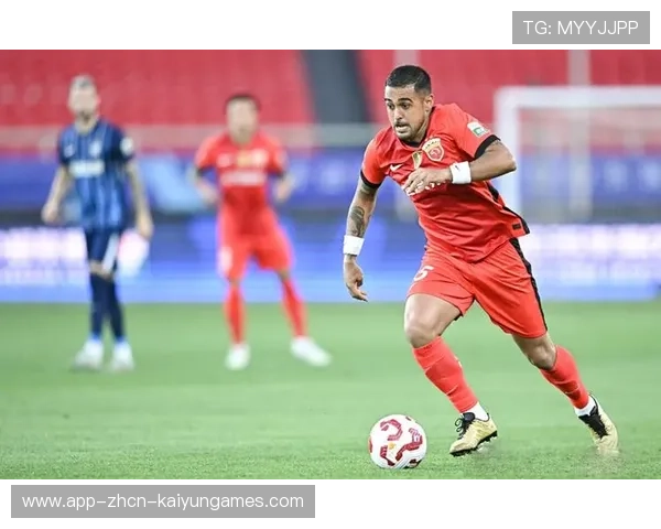 上海海港莱昂纳多边路连续突破,挑战自我再创辉煌